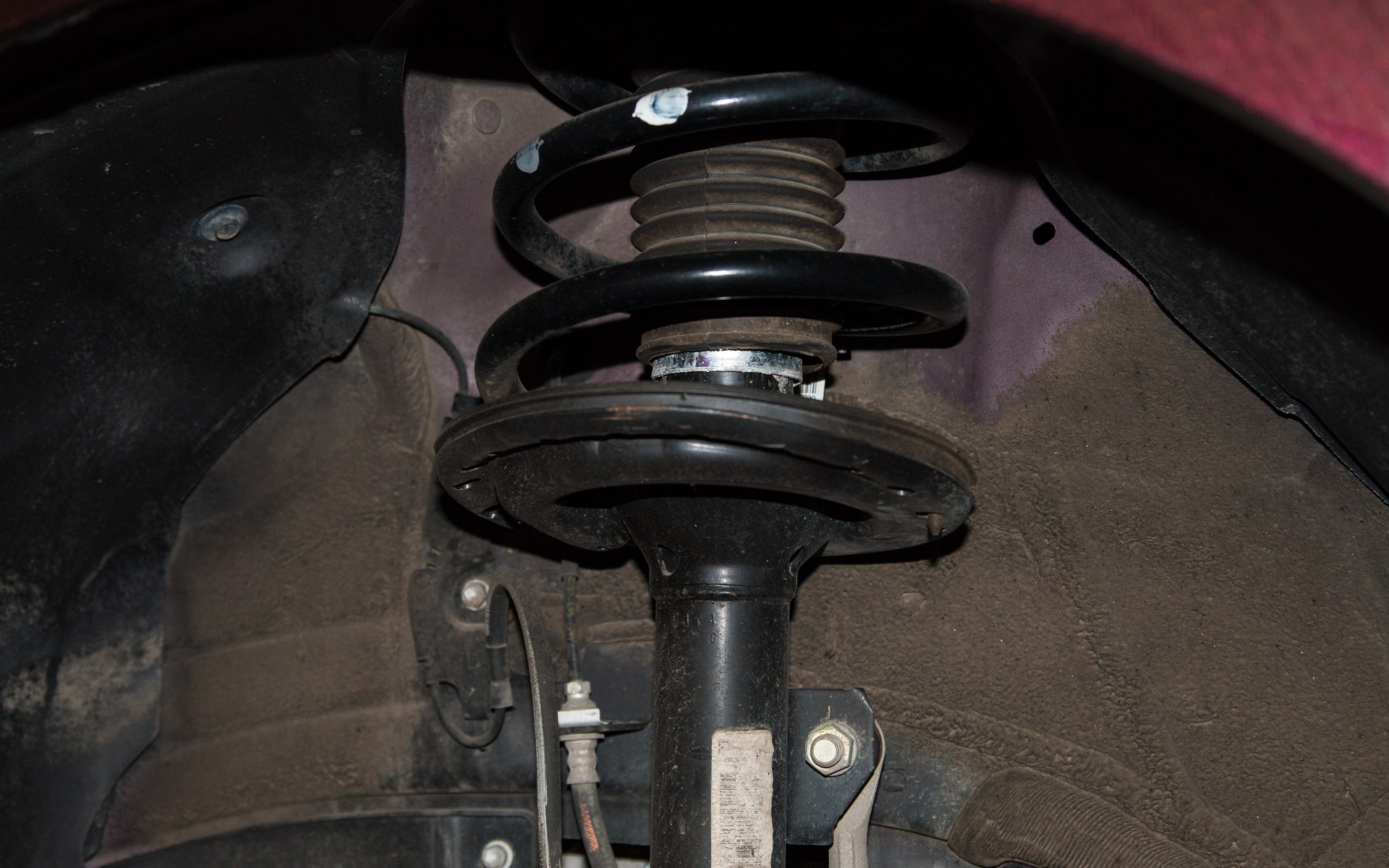 MacPherson strut suspension in front and back. 
