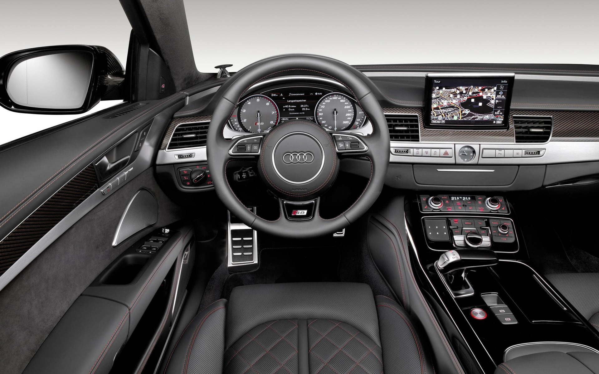 Audi S8 plus 2016 - Poste de pilotage avec accents d'aluminium.