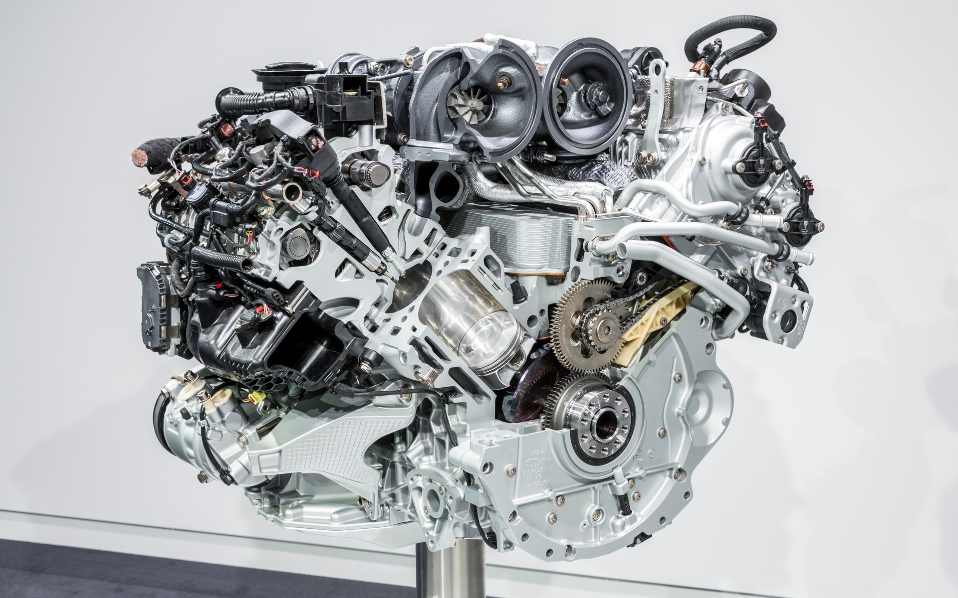 Des moteurs à double turbo pour la Porsche Panamera 2017