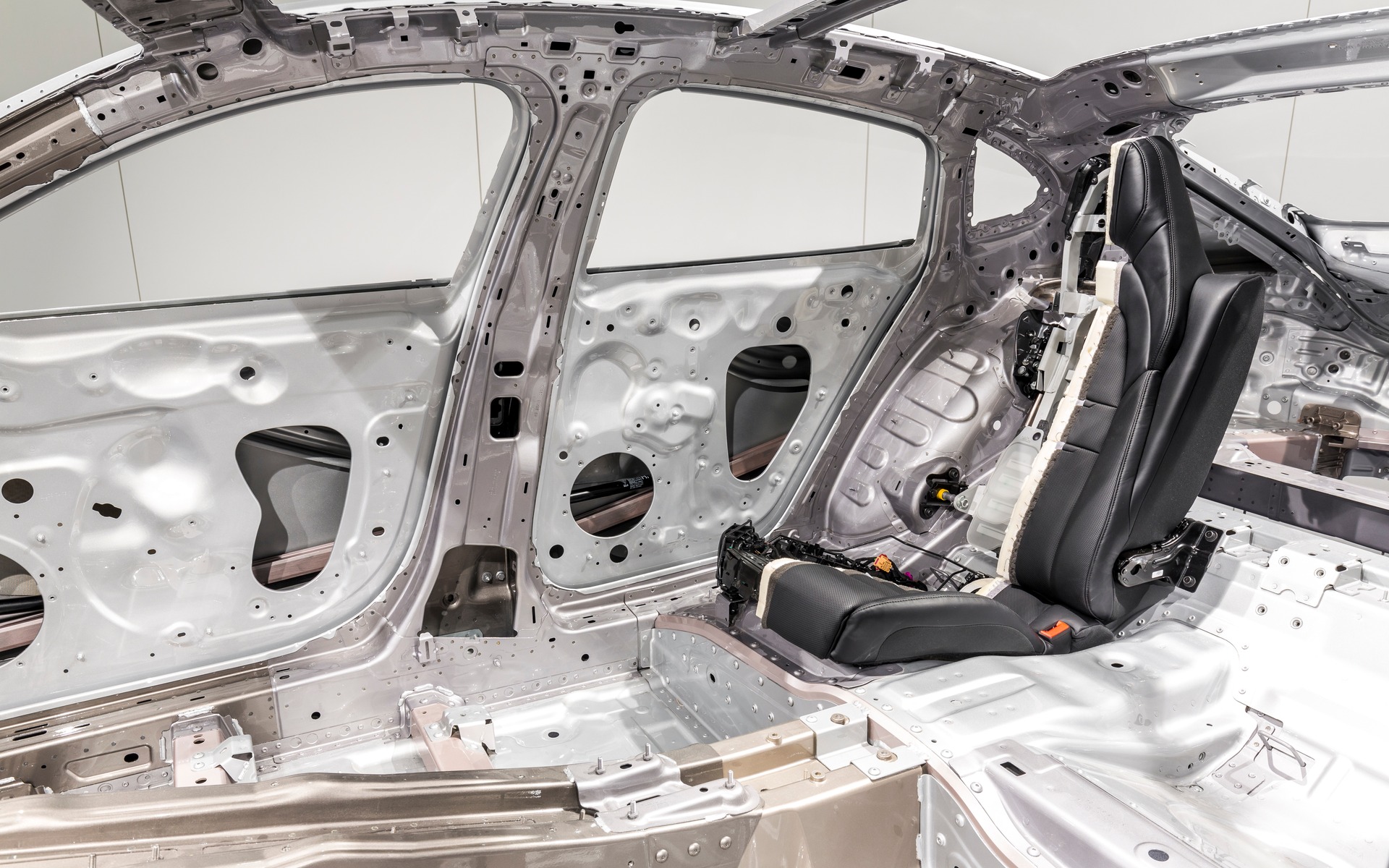 The 2017 Porsche Panamera's aluminum structure