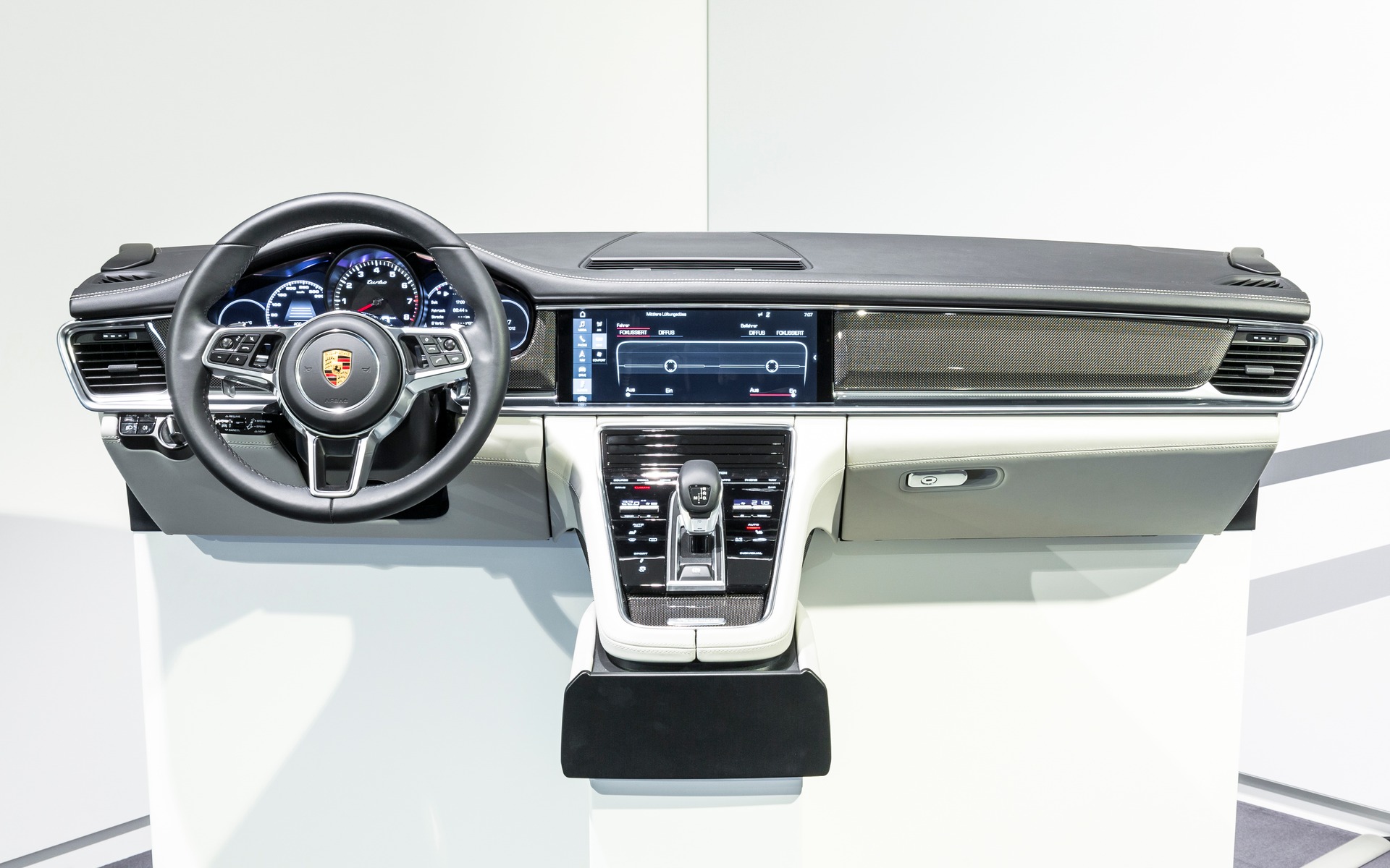 The 2017 Porsche Panamera's dashboard and streamlined centre console