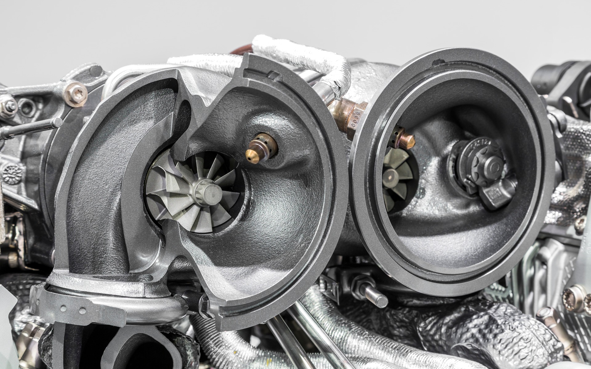 The two turbochargers of the 2017 Porsche Panamera's engines