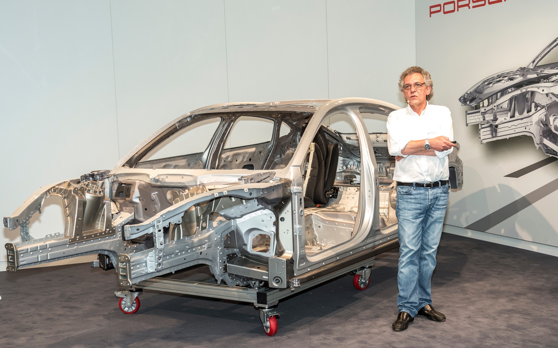 The 2017 Porsche Panamera's structure assembly process in detail
