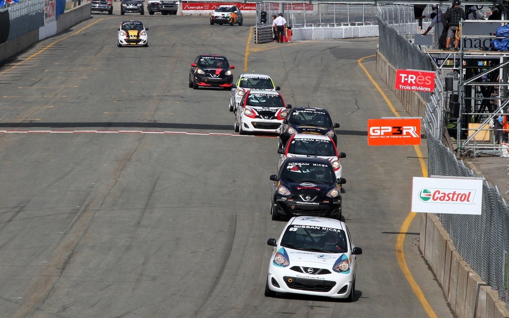 Coupe Nissan Micra en action au GP3R 2015.