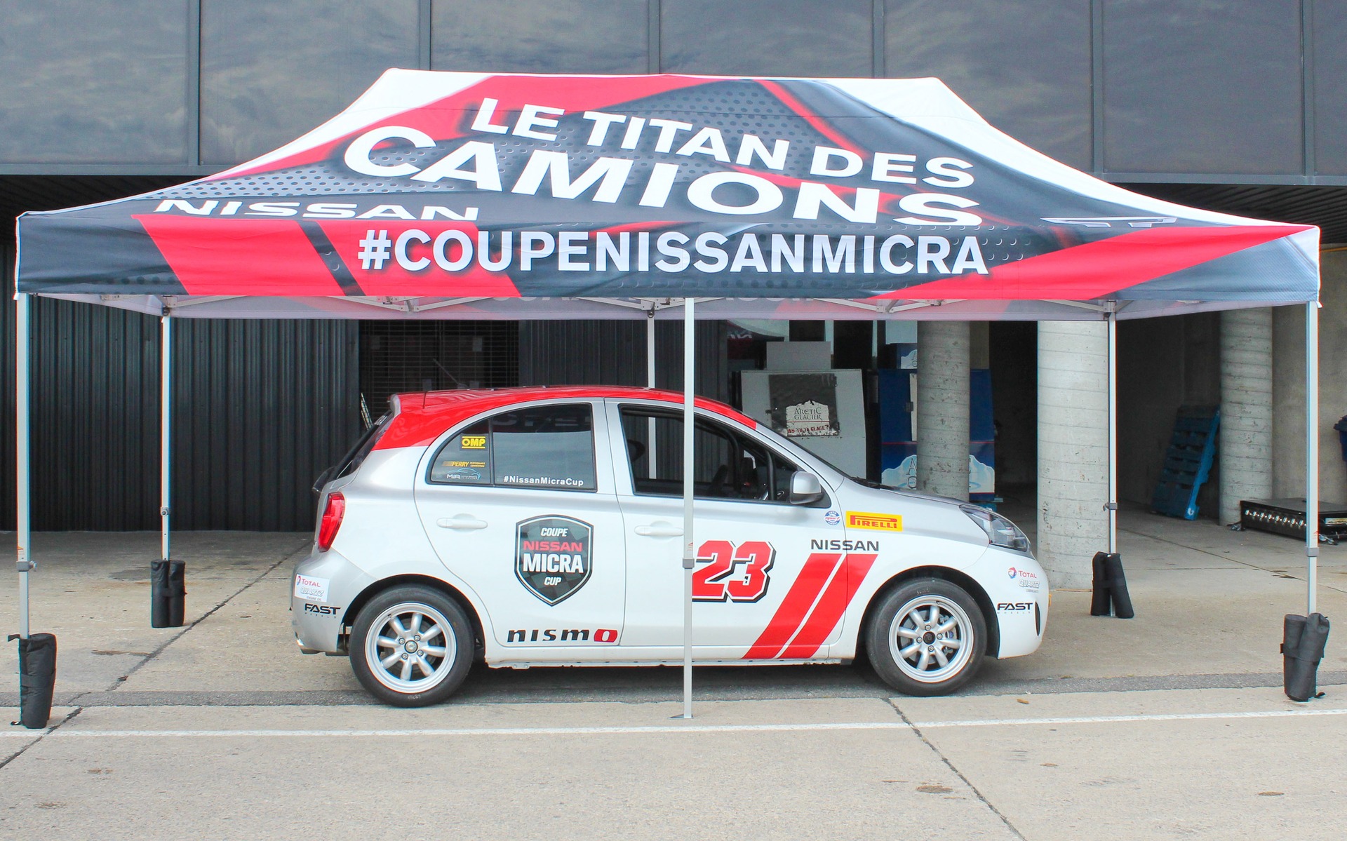 Une voiture de course de la Coupe Micra