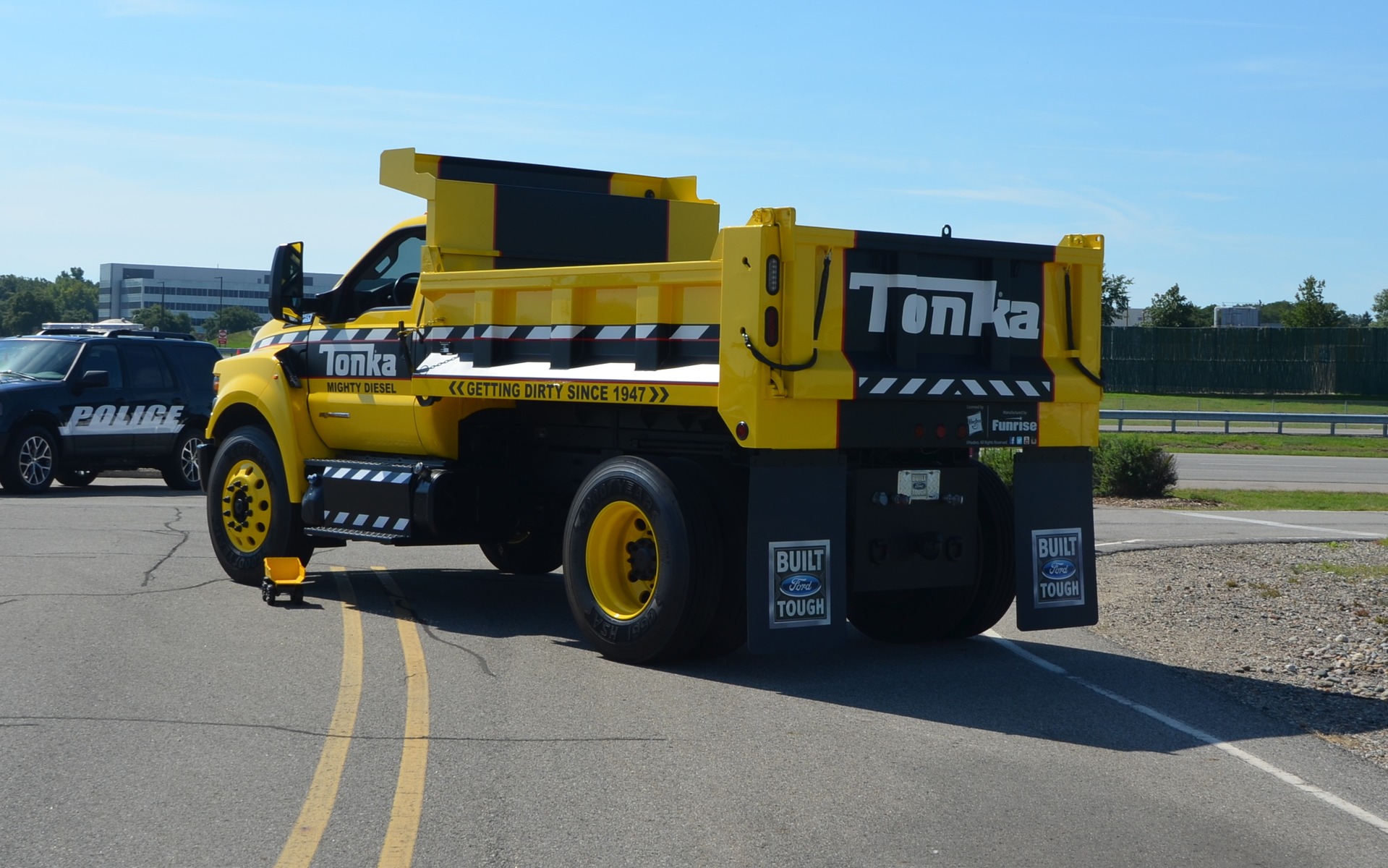 Parions que ce camion n'a jamais transporté une seule roche de sa vie!