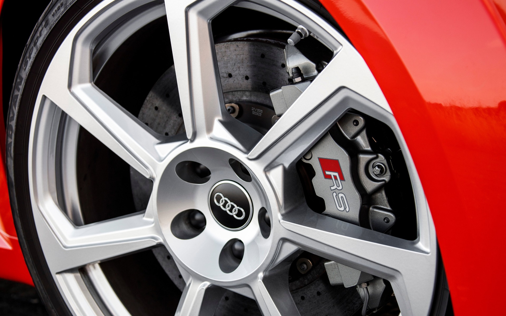 19-inch alloy rims and optional ceramic composite front brakes.