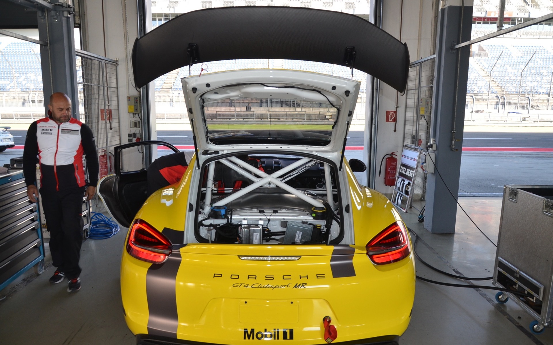 Porsche GT4 Clubsport MR - Plus légère de 40 kilos que la GT4 Clubsport