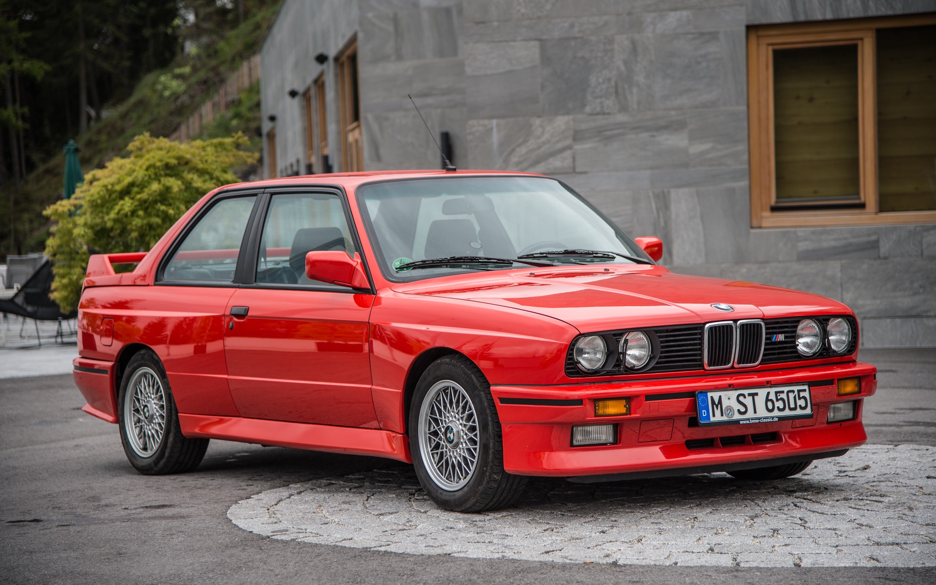 BMW E30 M3 1986 : La M3 la plus prisée et pure de la gamme au complet. 