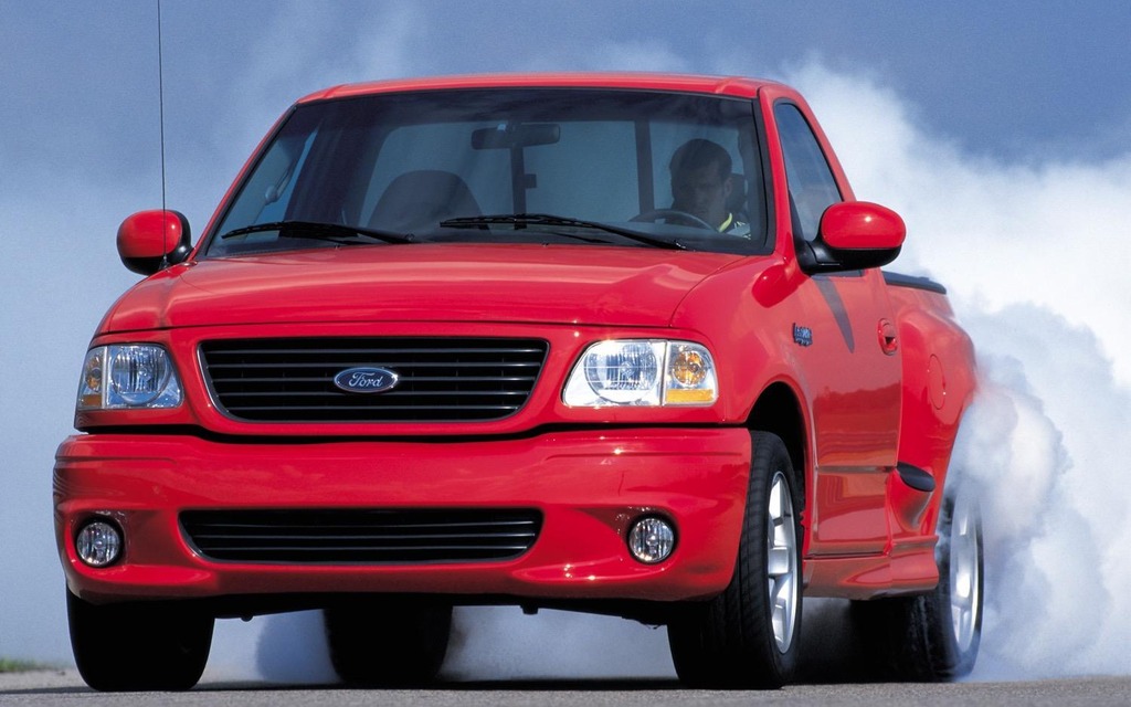 Ford F-150 SVT Lightning : 380 horsepower