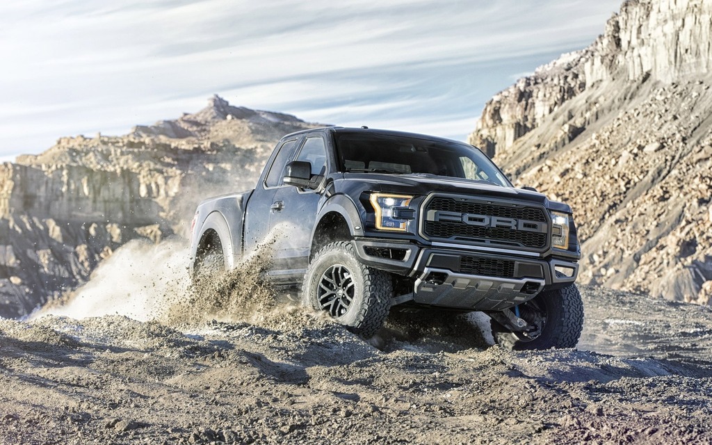 Ford F-150 Raptor : 450 horsepower