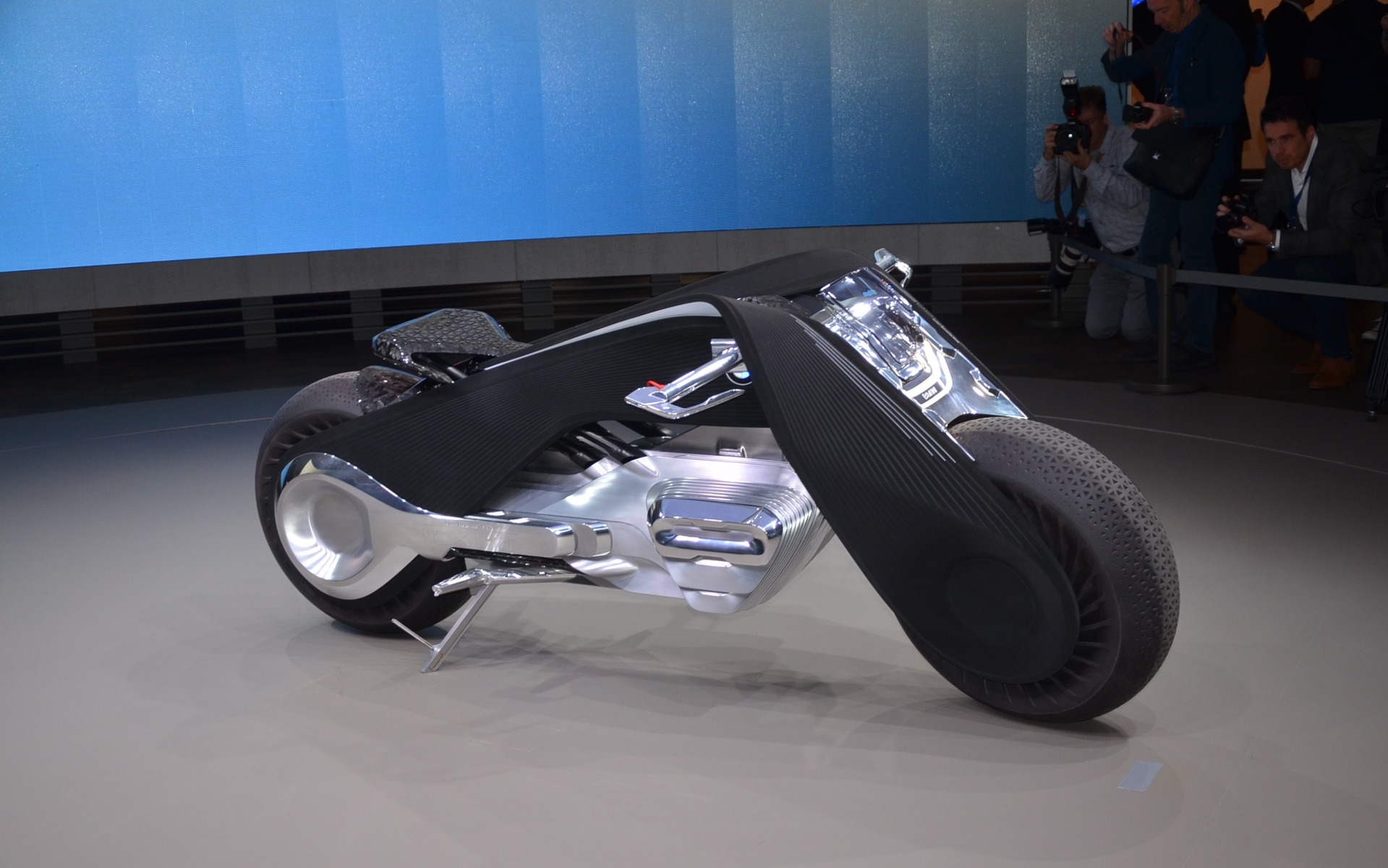 BMW Motorrad VISION NEXT 100 - La moto de l'avenir selon BMW.