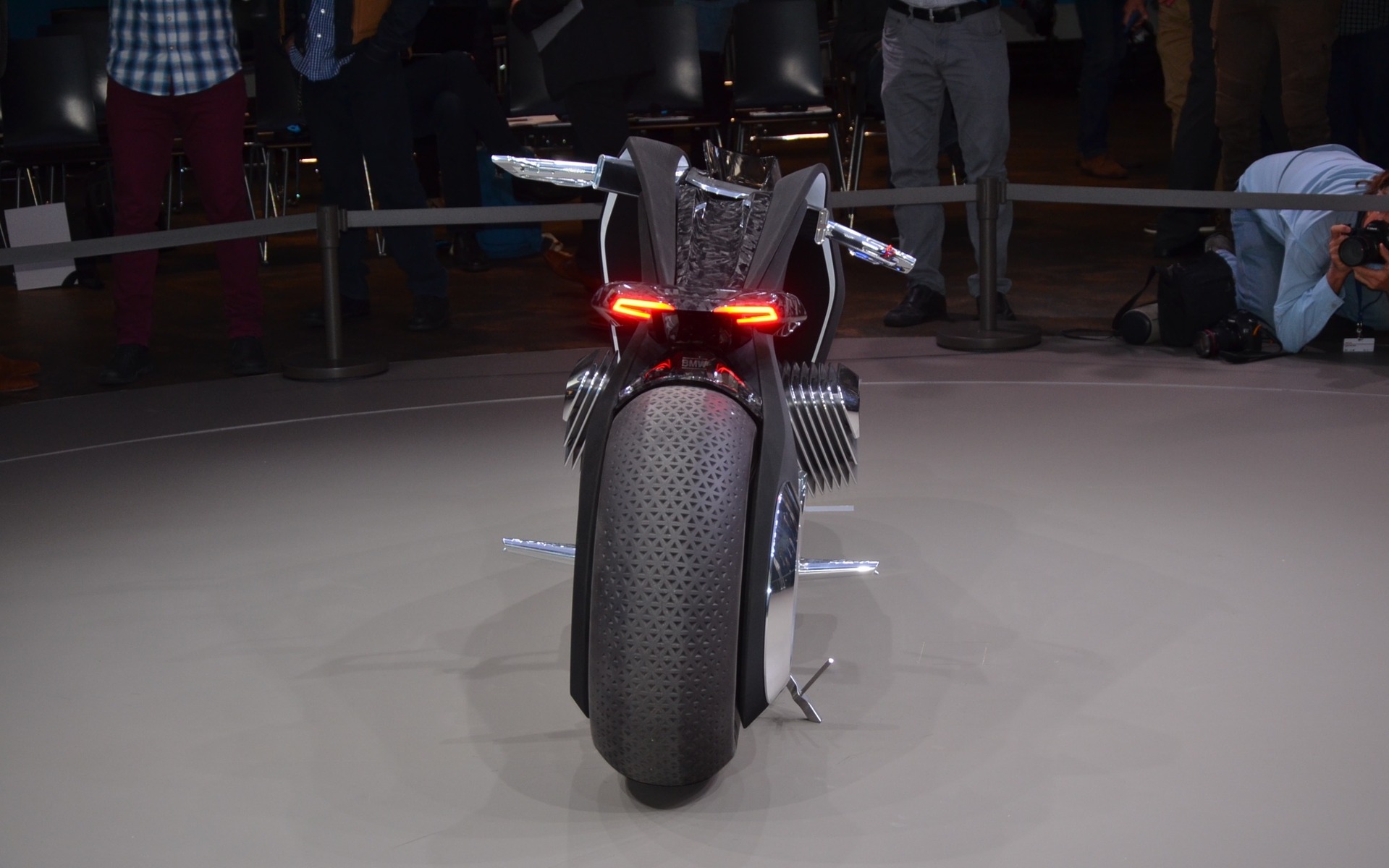 BMW Motorrad VISION NEXT 100 - La moto de l'avenir selon BMW.