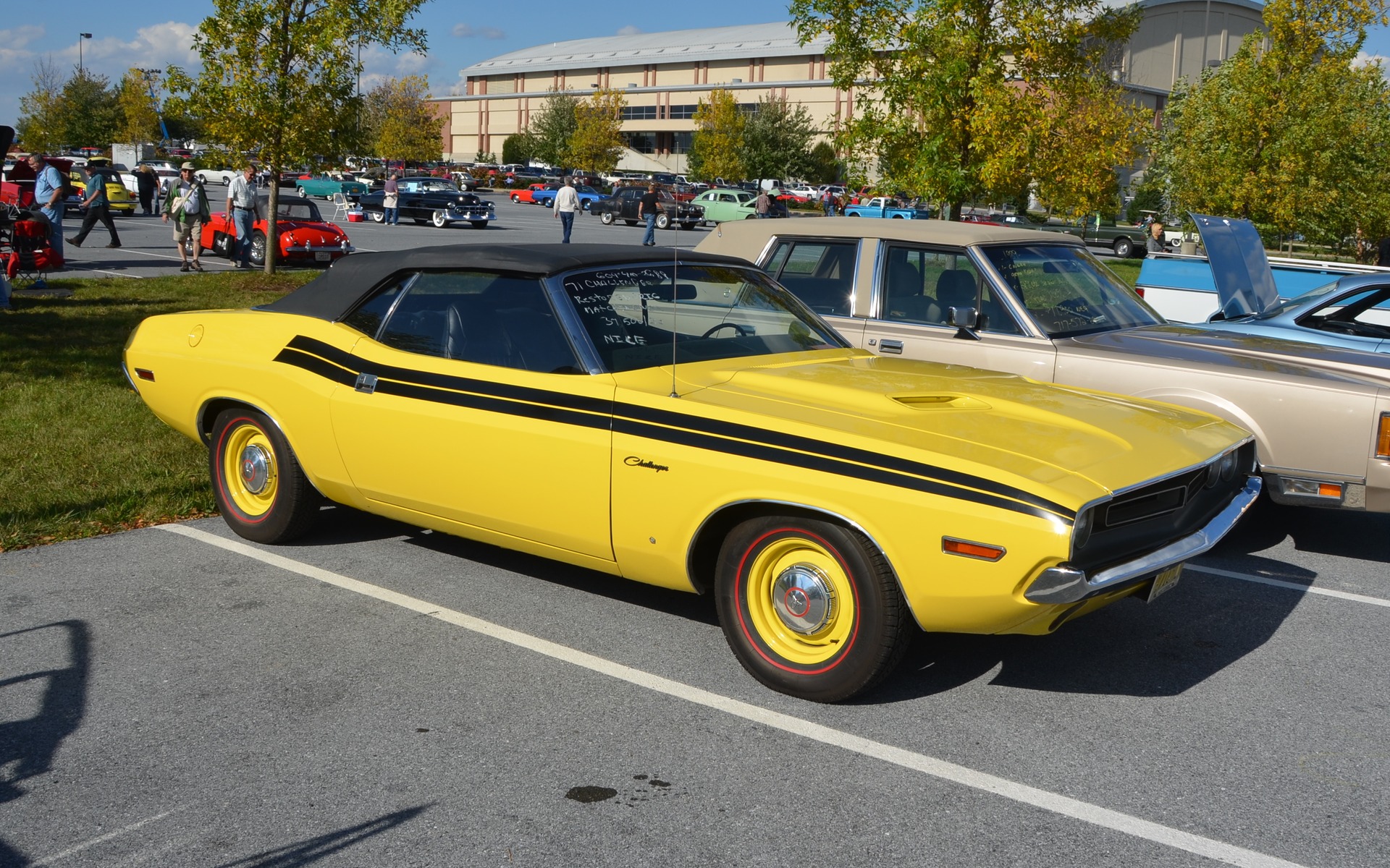 <p>Dodge Challenger 1970. Oh que si j'avais de l'argent...</p>