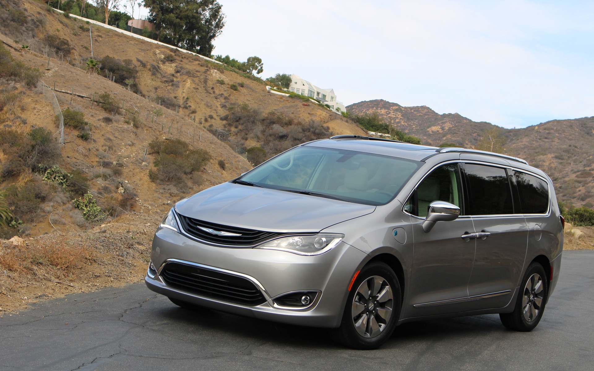 The 2017 Chrysler Pacifica Hybrid Qualifies For Maximum Green vehicle 