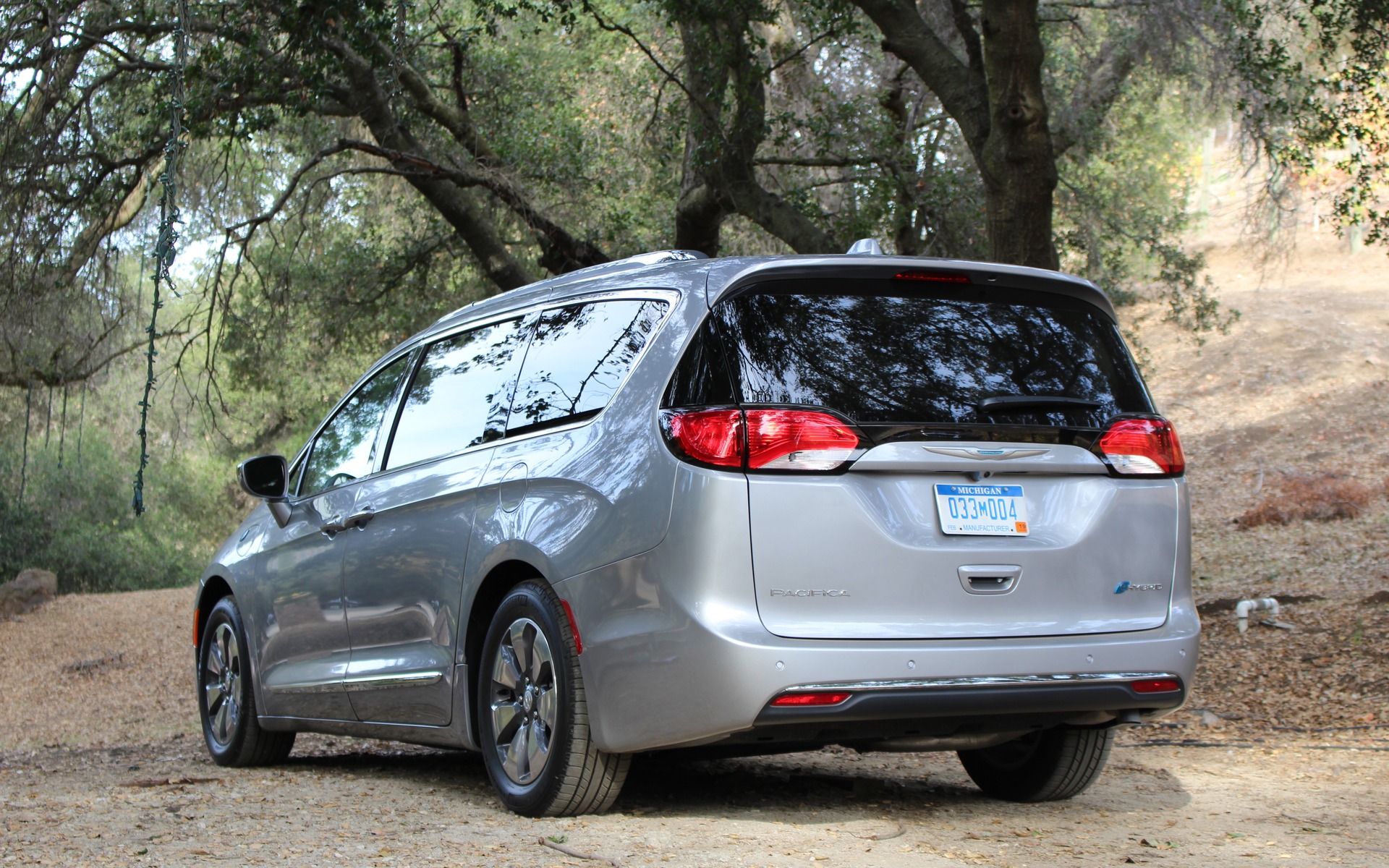 the-2017-chrysler-pacifica-hybrid-qualifies-for-maximum-green-vehicle