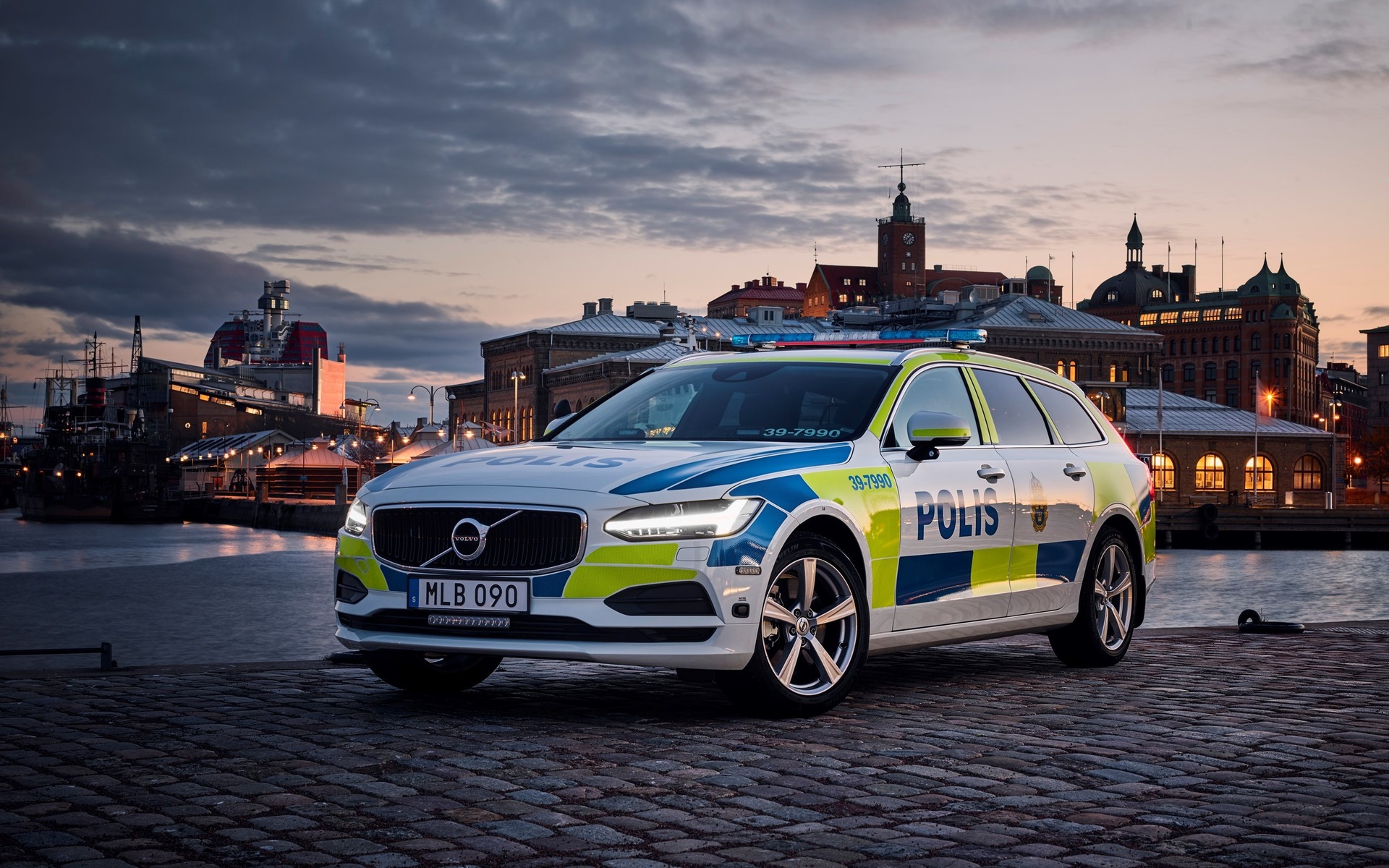 A Volvo  V90 for the Swedish  Police The Car Guide