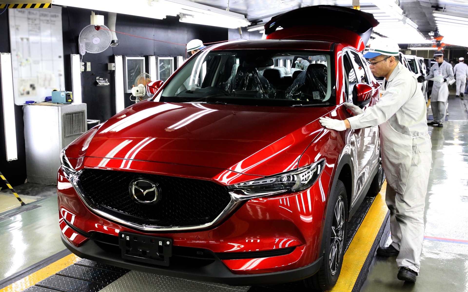 The first unit of the second-generation Mazda CX-5.