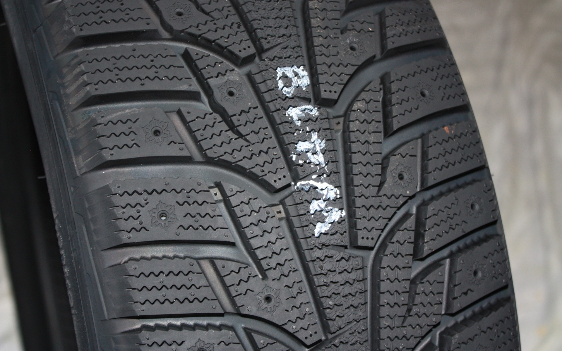 <p>Hankook iPike RS</p>
