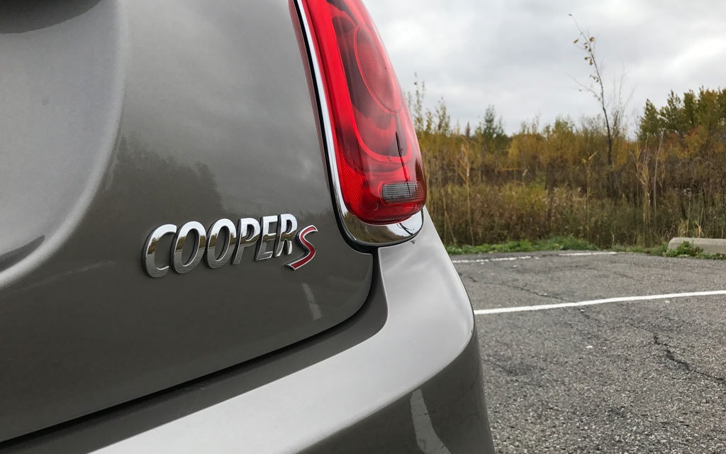 <p>2016 MINI Cooper S Convertible</p>
