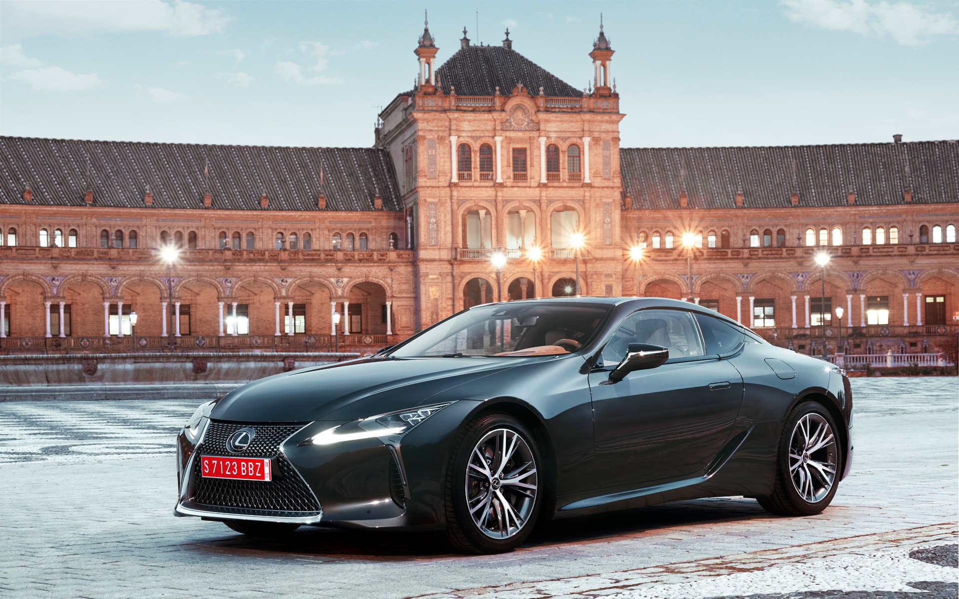 <p>2018 Lexus LC 500</p>