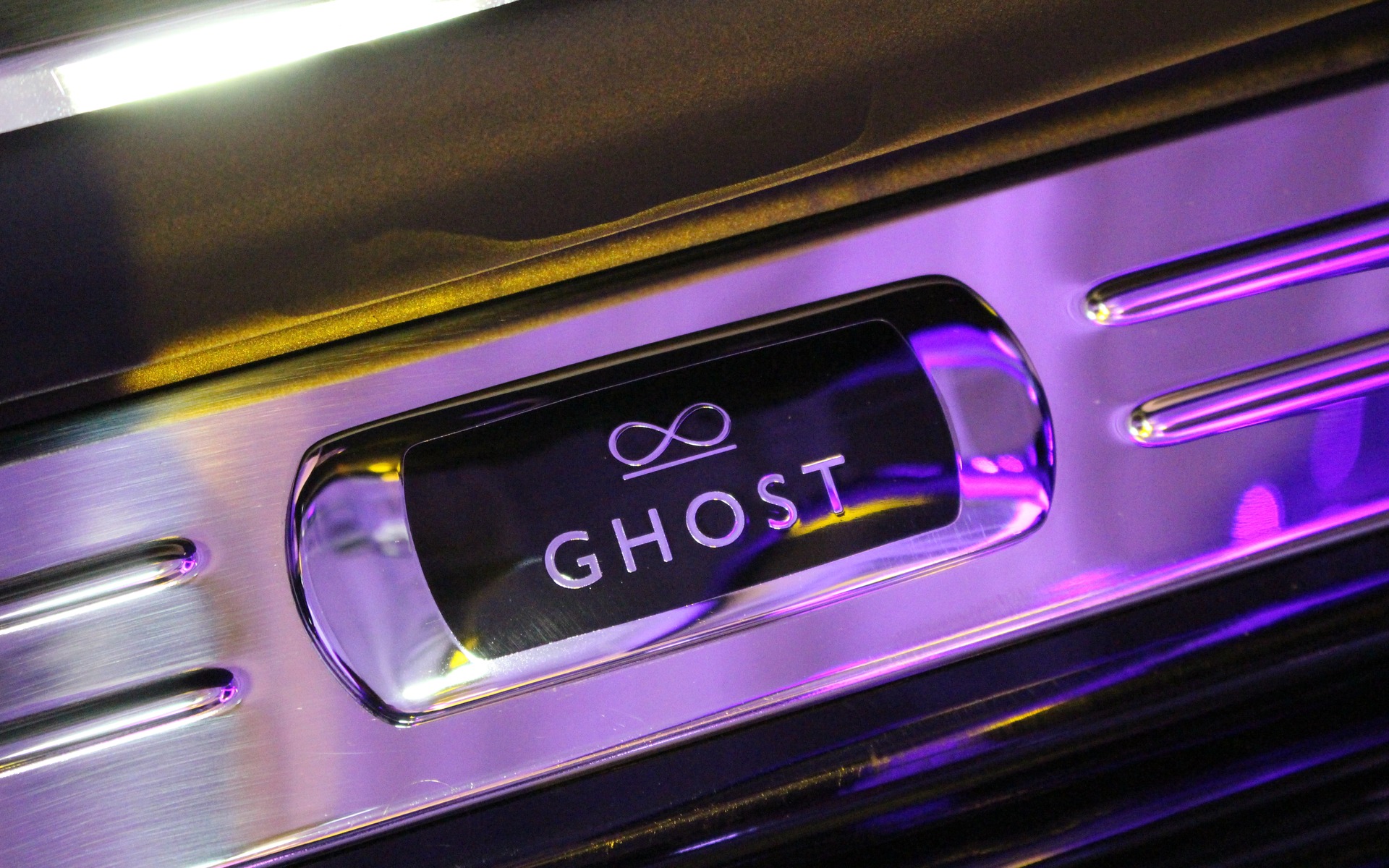 <p>2017 Rolls-Royce Ghost Black Badge</p>
