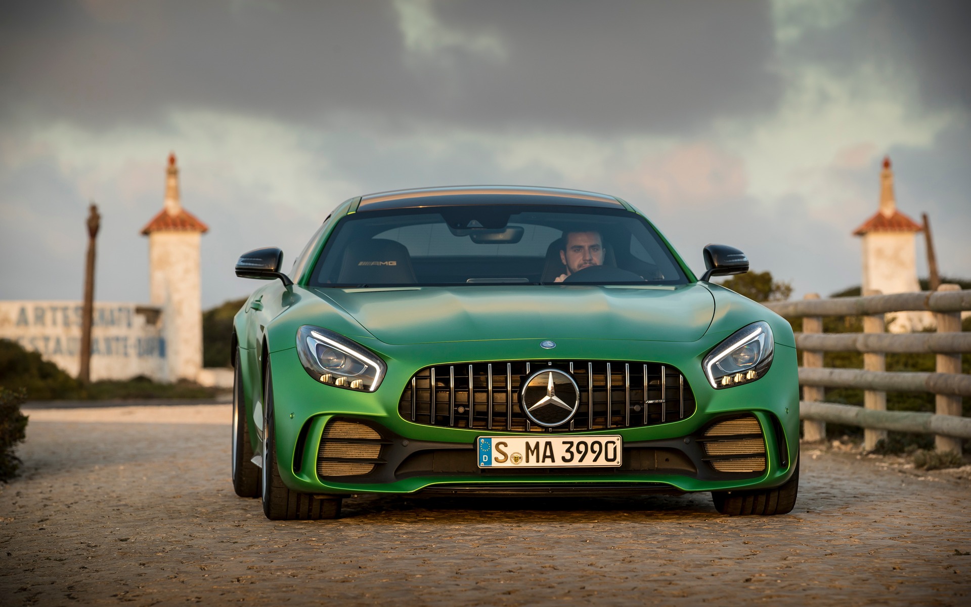 <p>2018 Mercedes-AMG GT R</p>