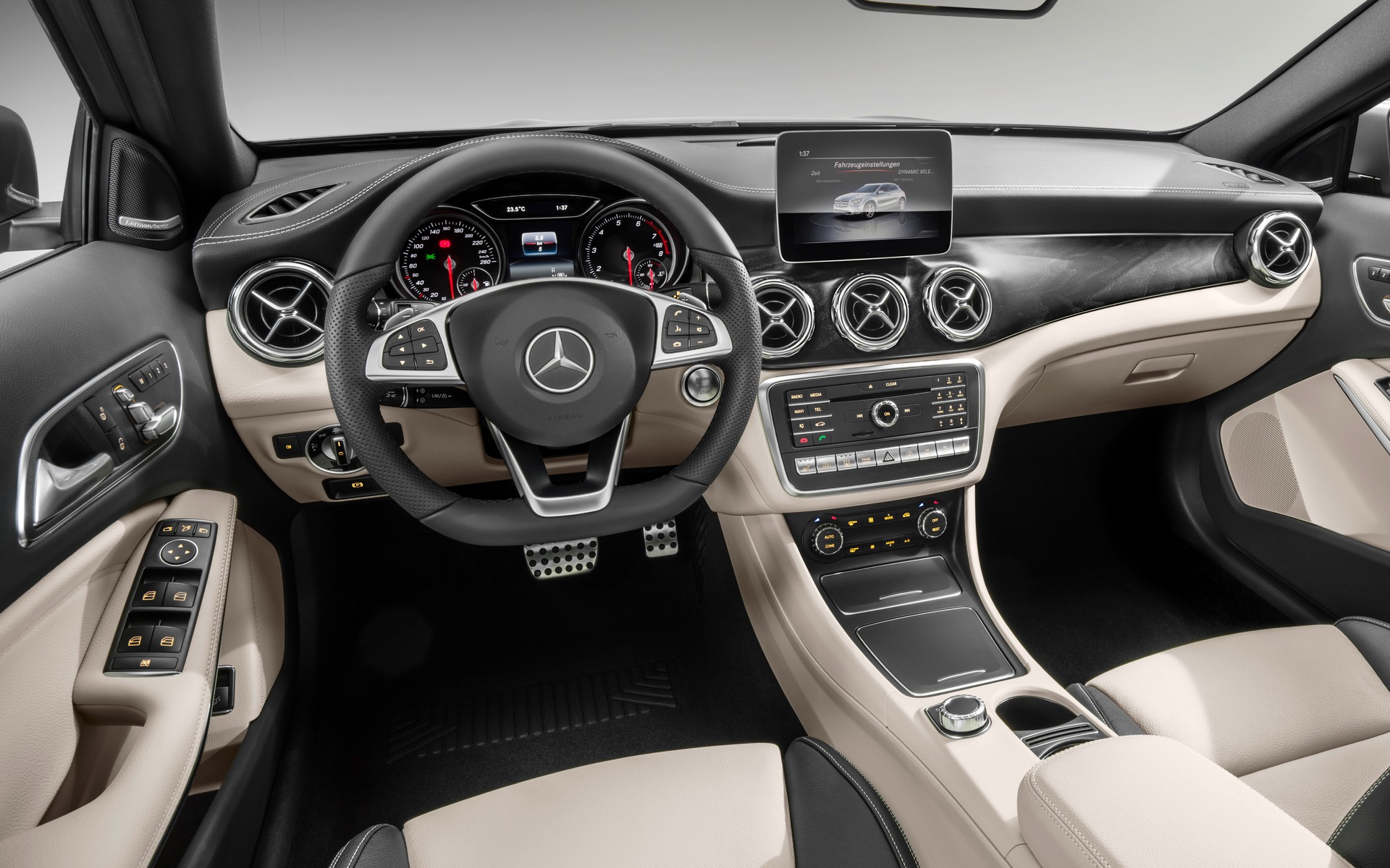 <p>2018 Mercedes-Benz GLA 250 4MATIC</p>
