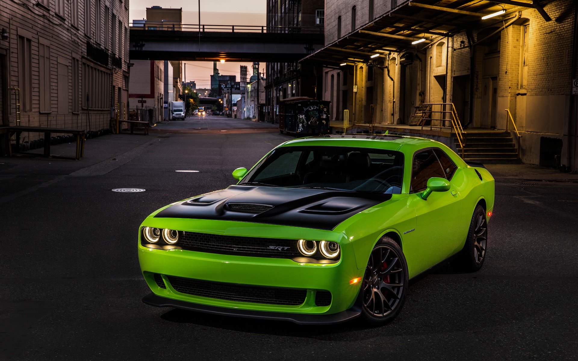 <p>Dodge Challenger SRT Hellcat</p>