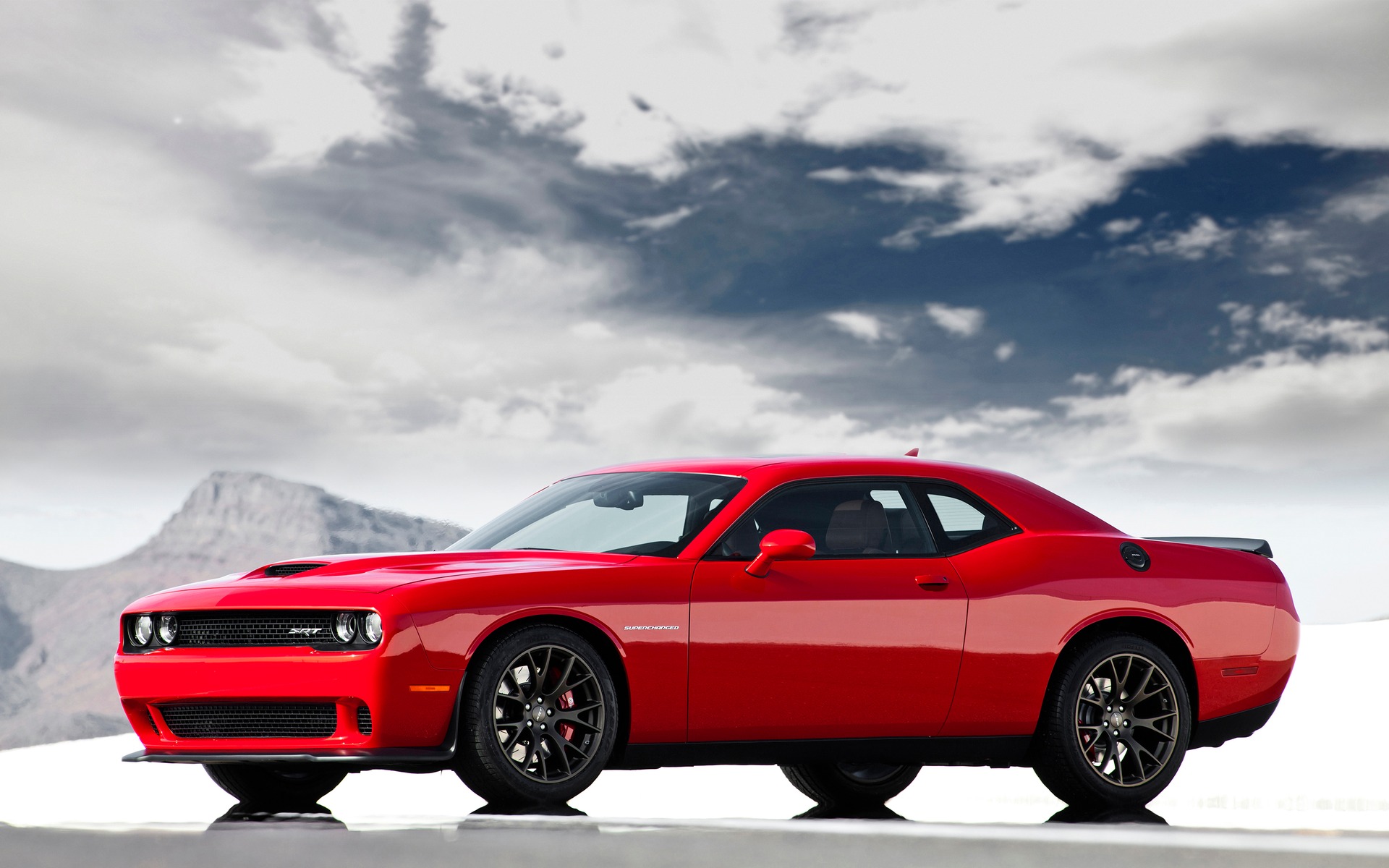 <p>Dodge Challenger SRT Hellcat</p>