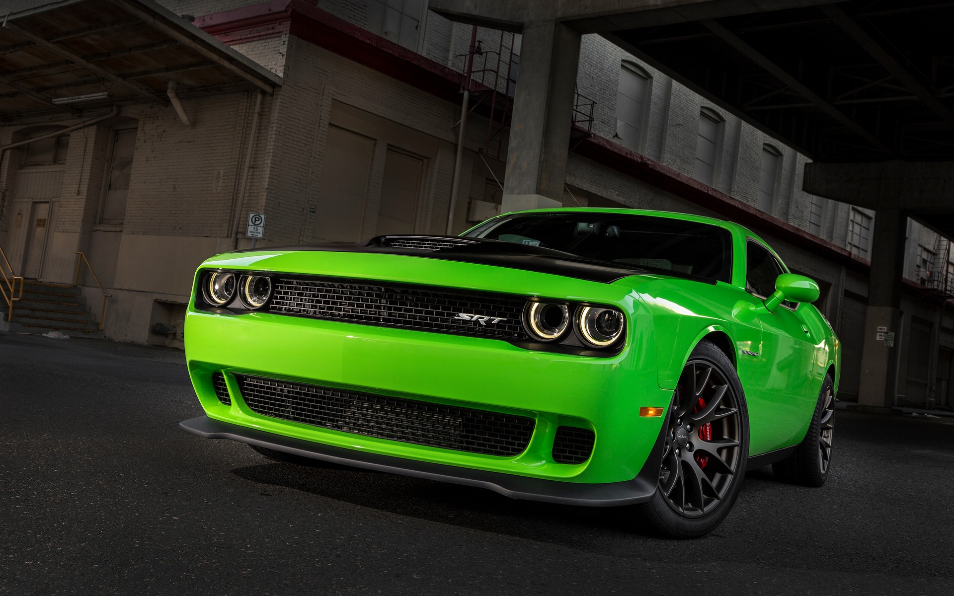 <p>Dodge Challenger SRT Hellcat</p>