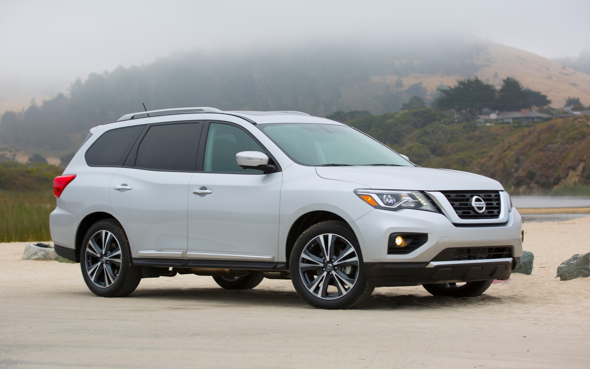 <p>2017 Nissan Pathfinder</p>