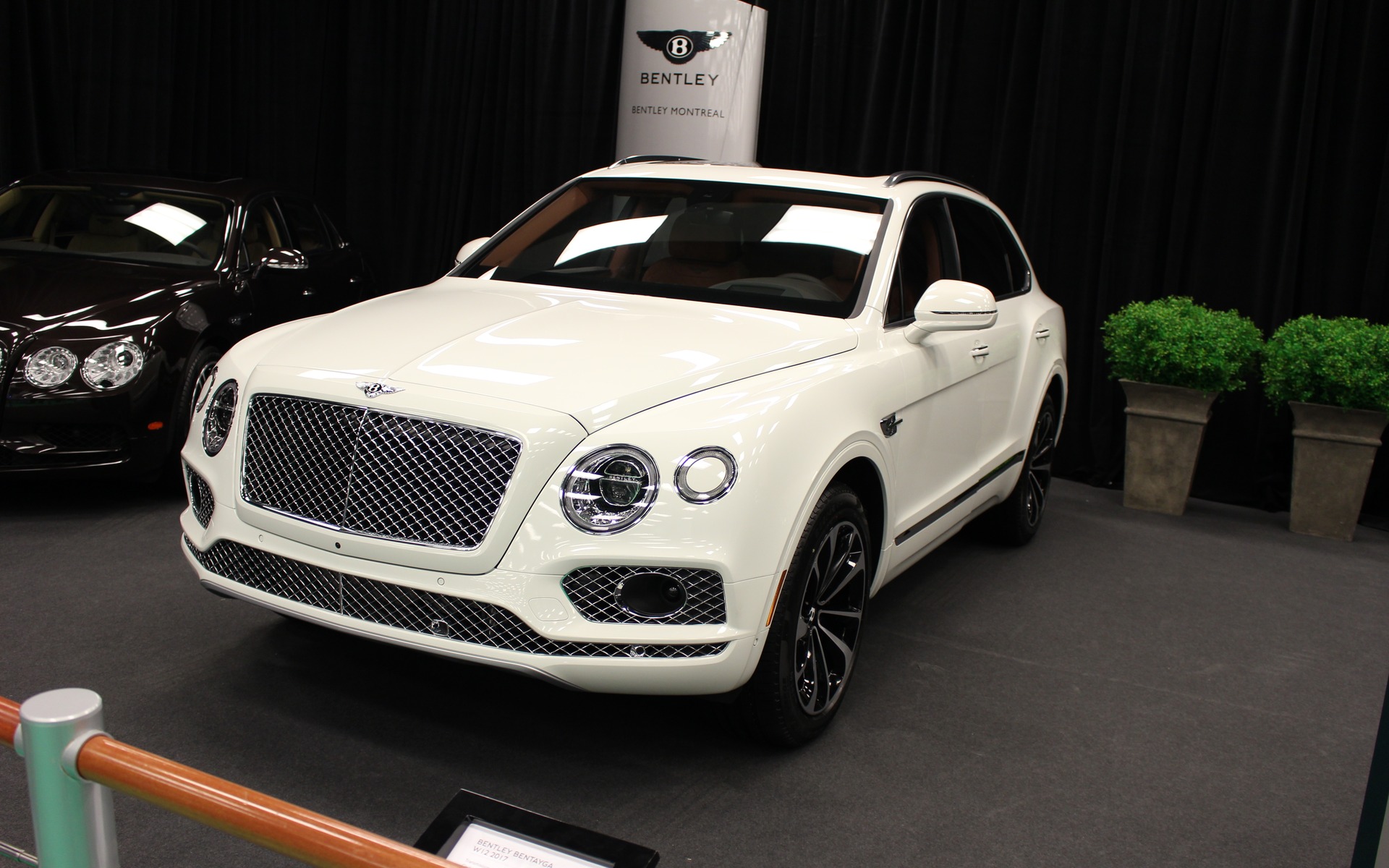 <p>2017 Bentley Bentayga</p>
