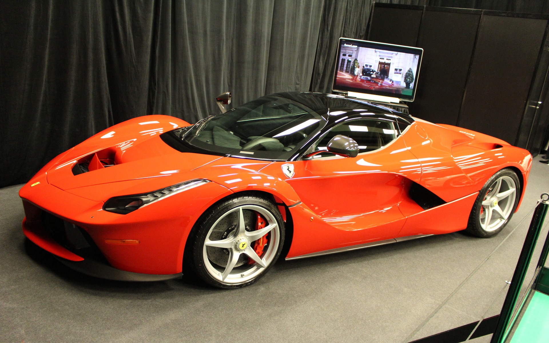 <p>Ferrari LaFerrari</p>