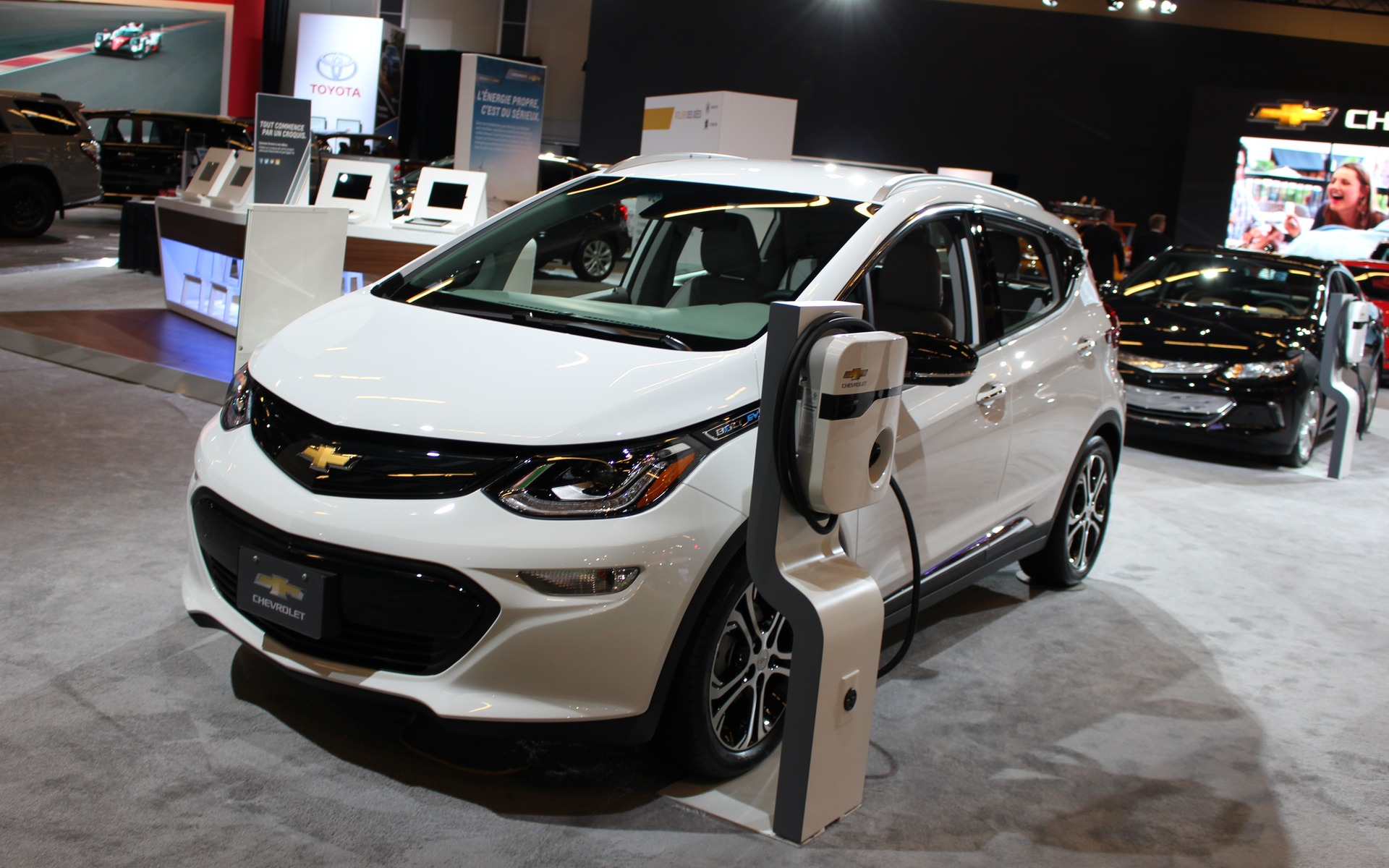 <p>2017 Chevrolet Bolt EV</p>