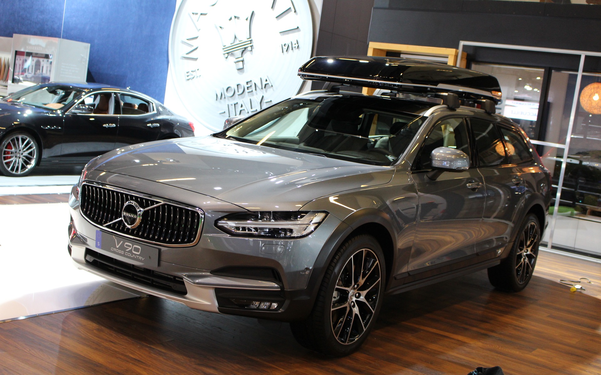 <p>2017 Volvo V90 Cross Country</p>