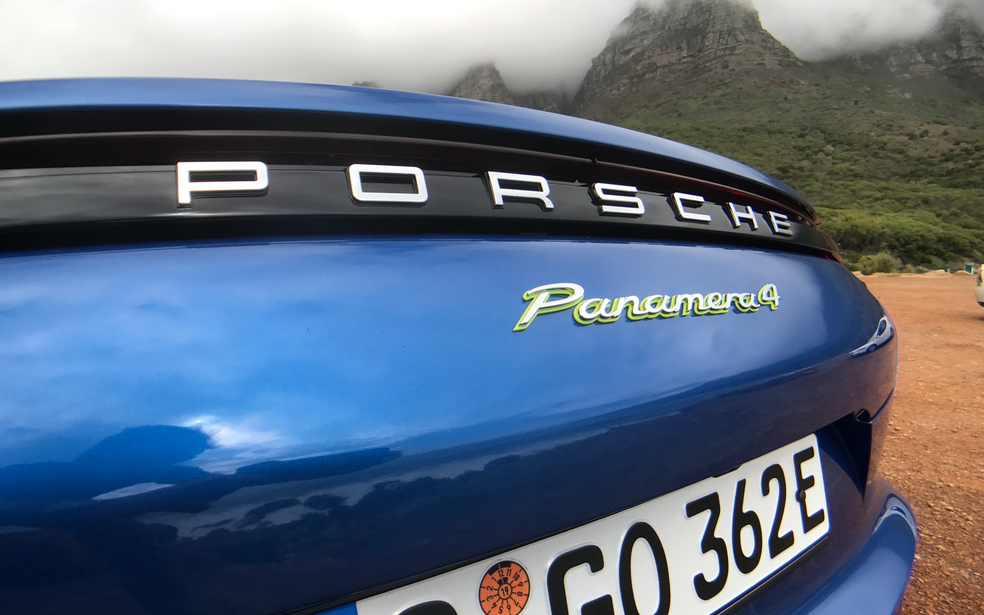 <p>2018 Porsche Panamera 4 E-Hybrid</p>