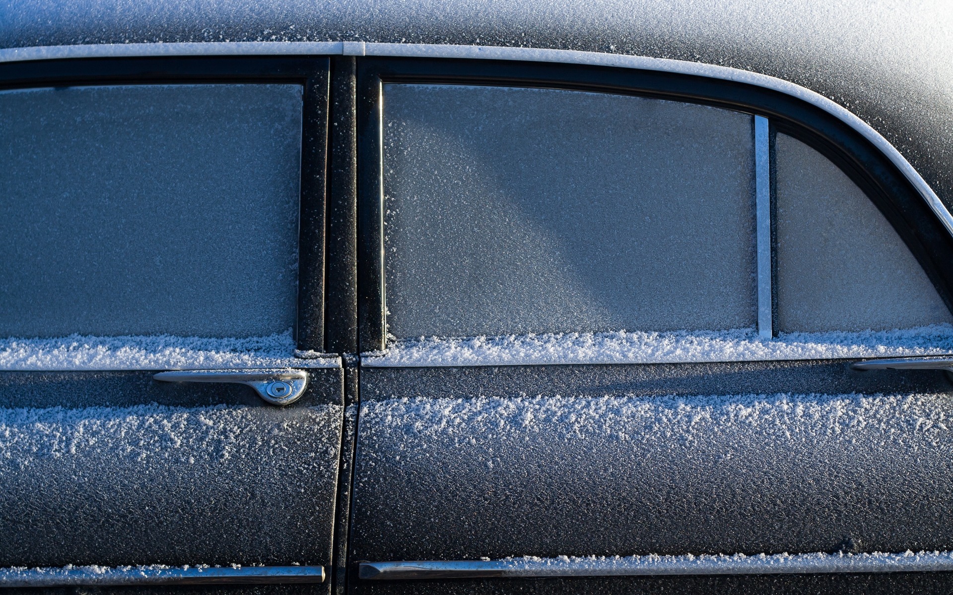 Une manière simple de déglacer les vitres et votre voiture - Guide
