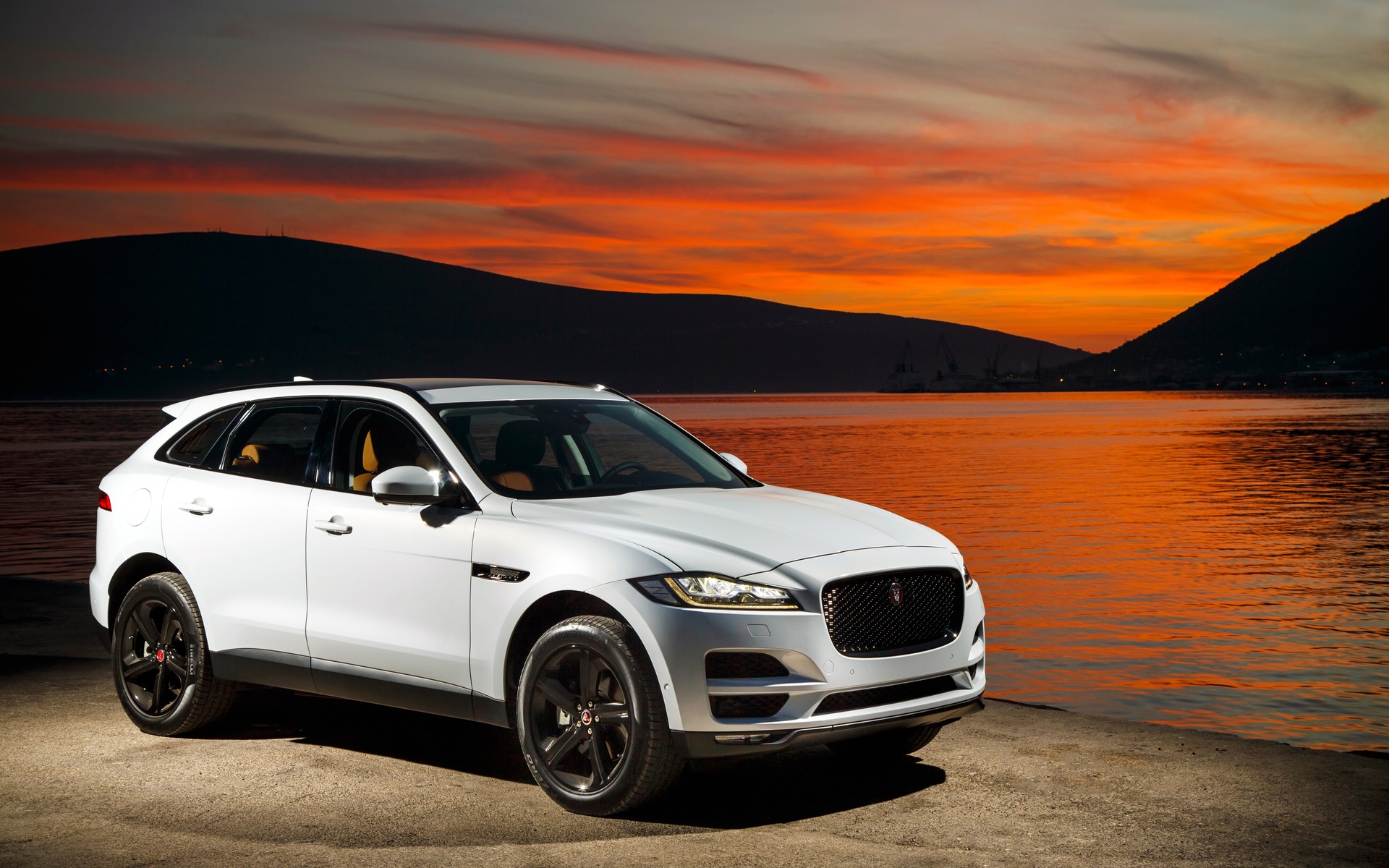 Jaguar f pace фото