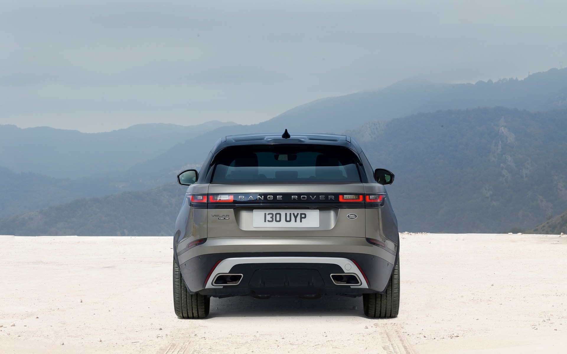 <p>2018 Range Rover Velar</p>