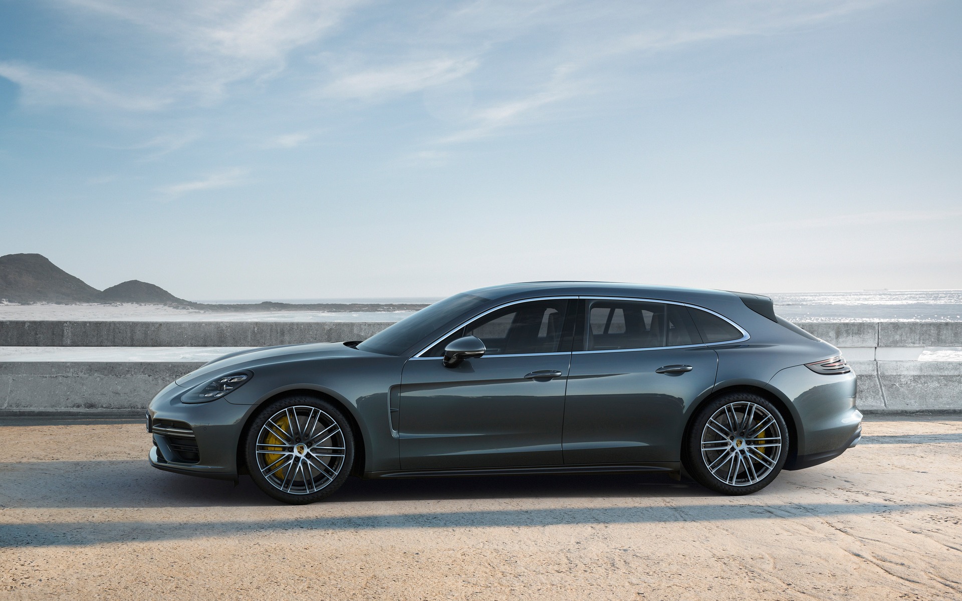 <p>2018 Porsche Panamera Sport Turismo</p>