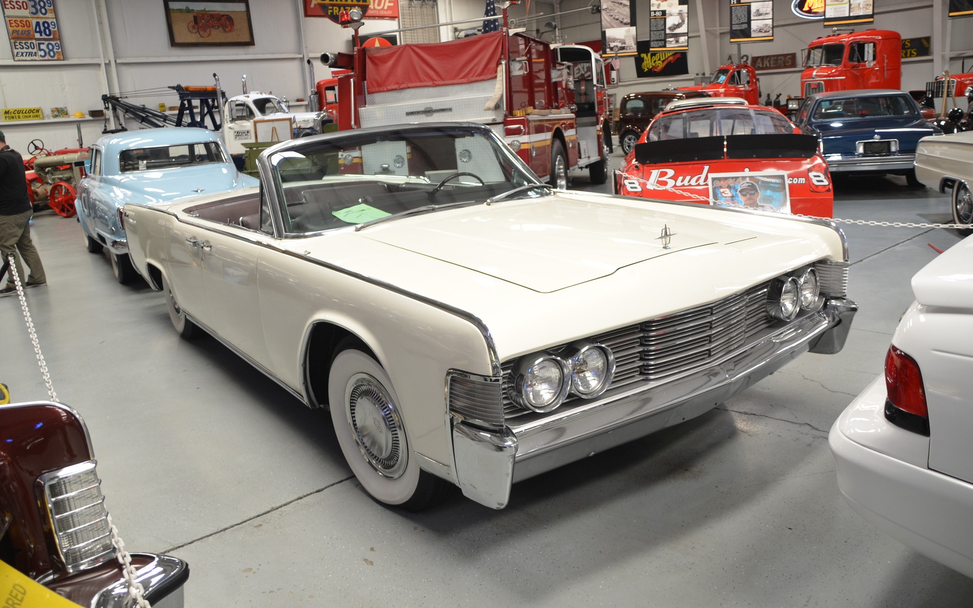 <p>Lincoln Continental 1965</p>