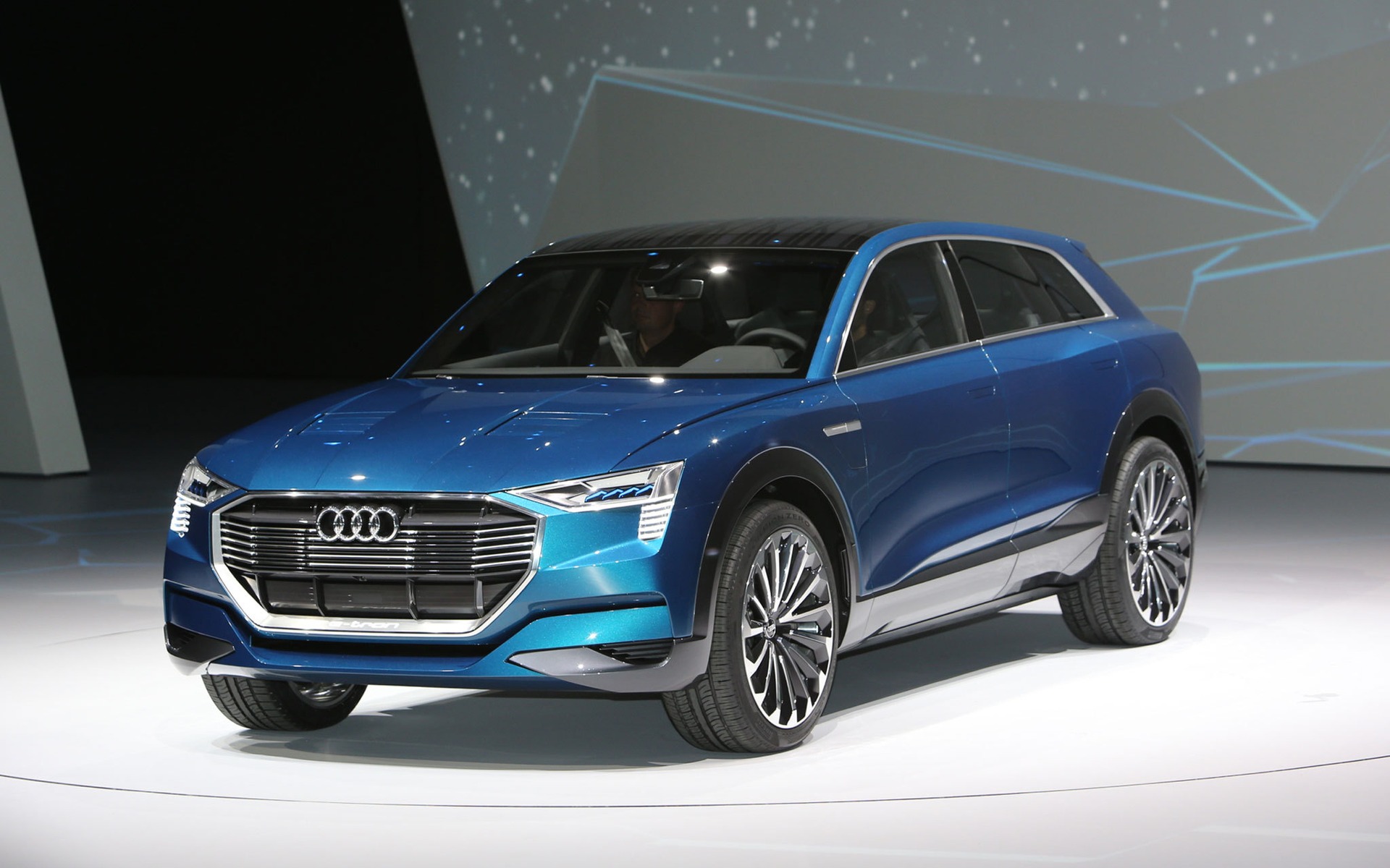 <p>Audi e-tron quattro concept</p>