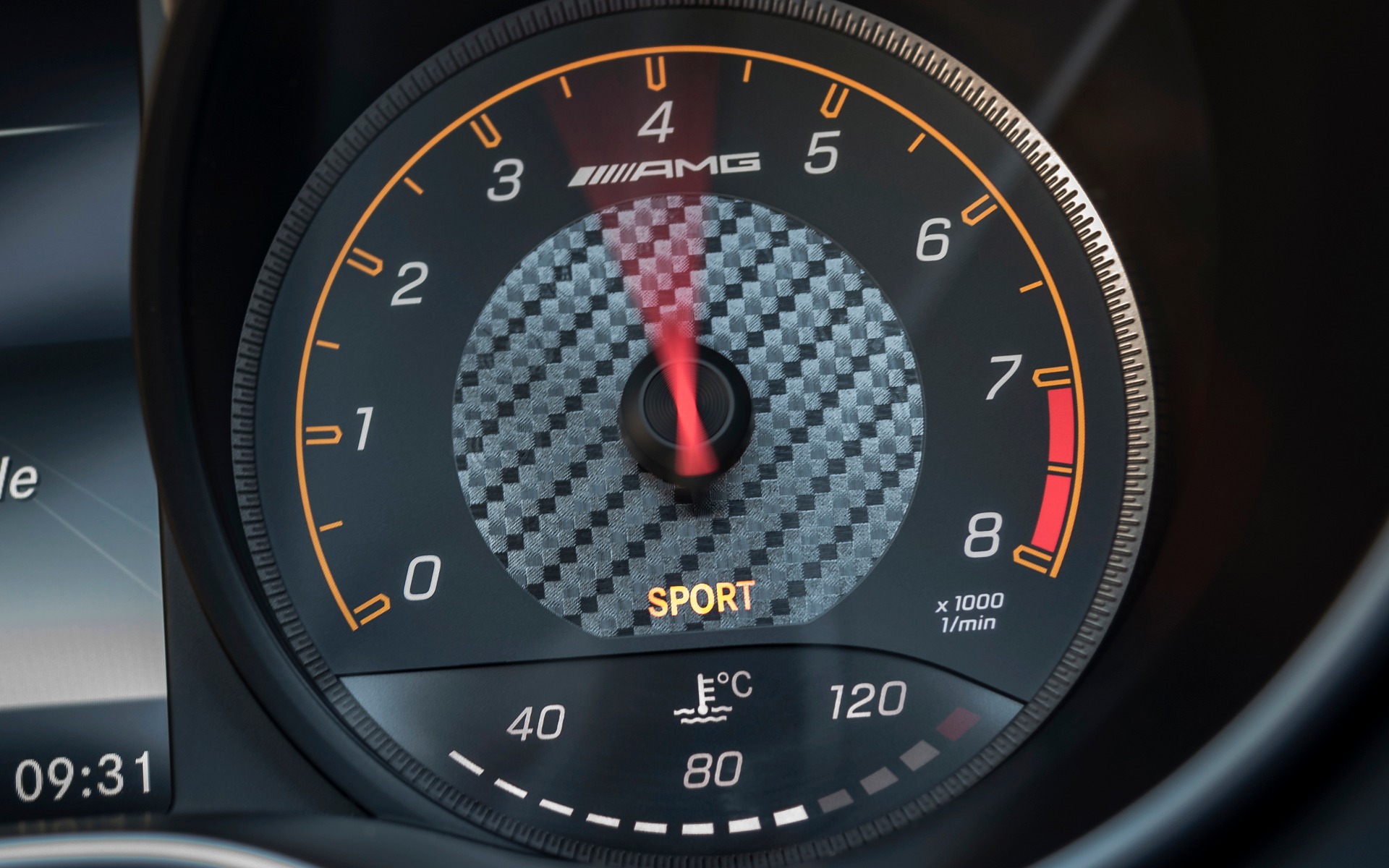<p>2018 Mercedes-AMG GT C Roadster - Rev counter.</p>