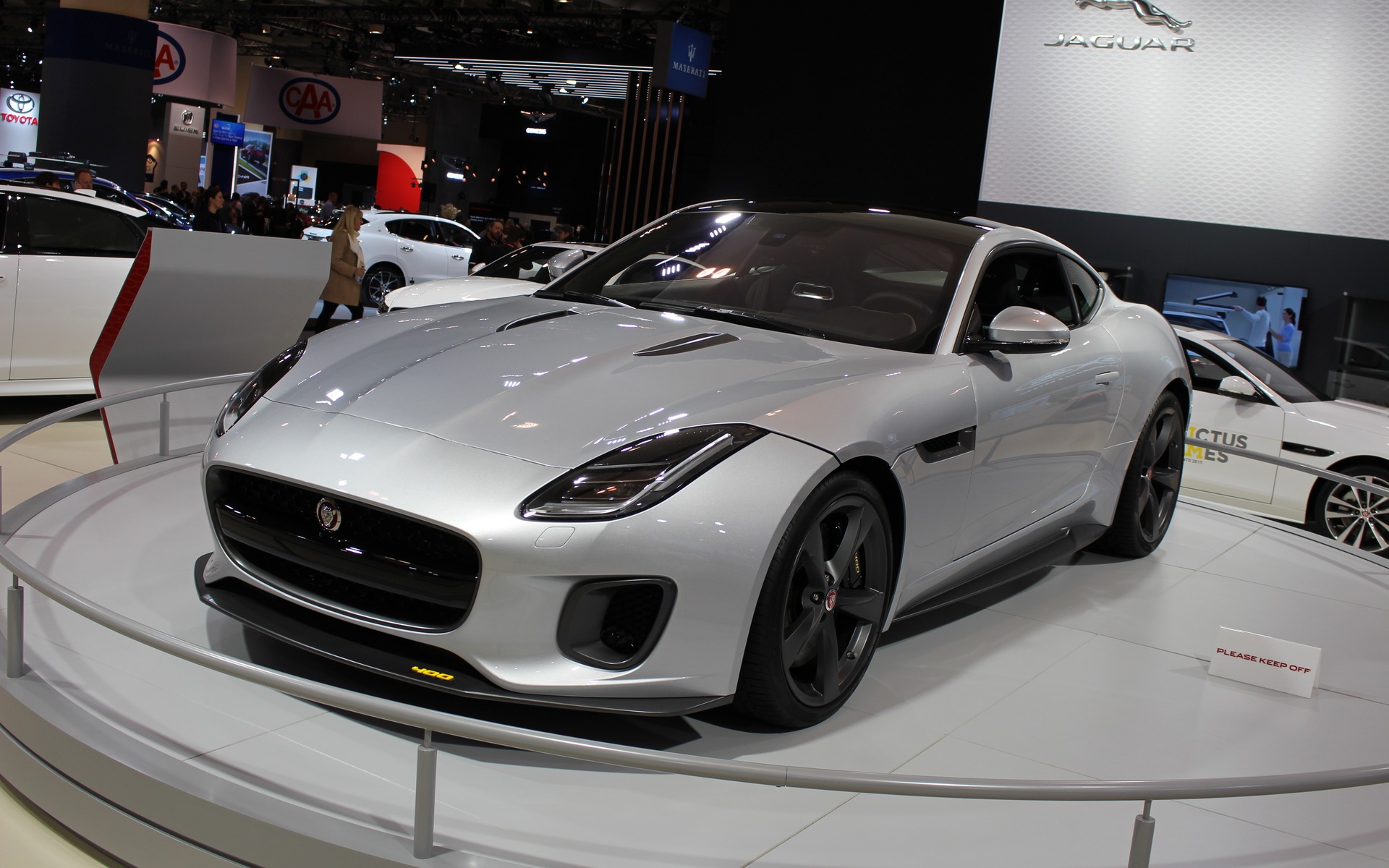 Jaguar shows 575-horsepower F-Type SVR sports car