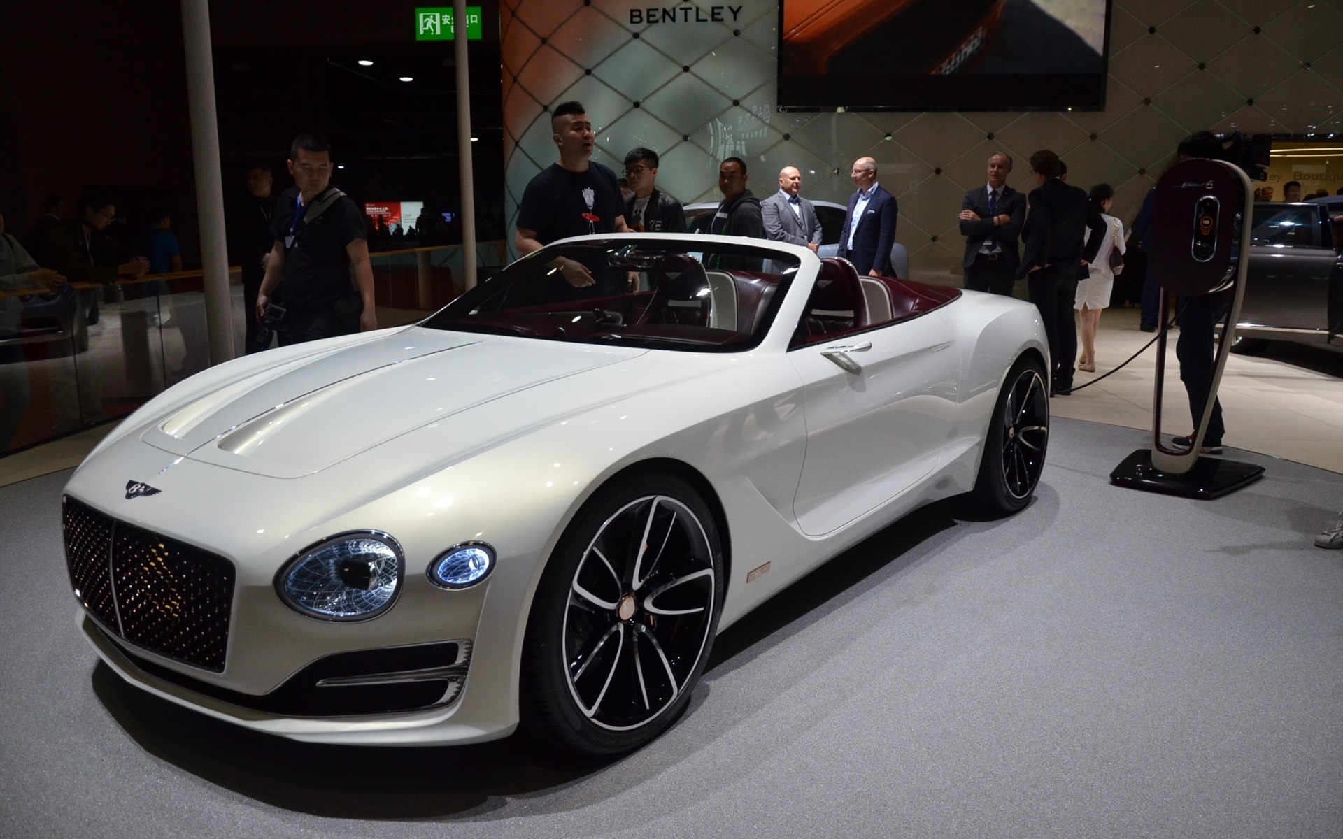 <p>Bentley EXP 12 Speed 6e Concept, a fully electric sports car.</p>