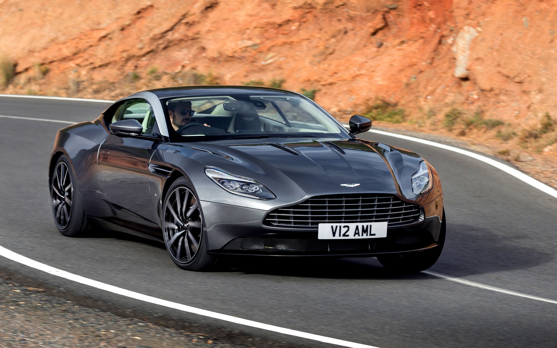 <p>Aston Martin DB11&nbsp;2017. Julienne Dushimirimana a du go&ucirc;t!</p>