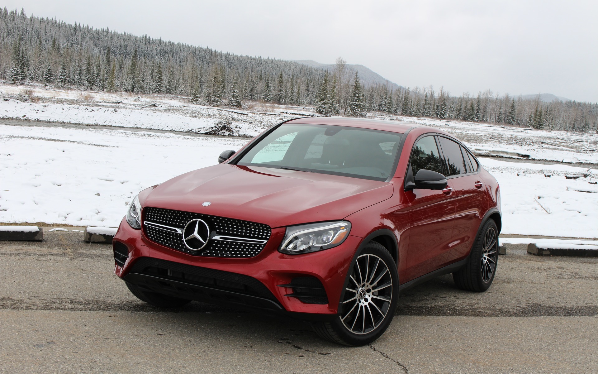 <p>2017 Mercedes-Benz GLC 300 4MATIC Coupe</p>