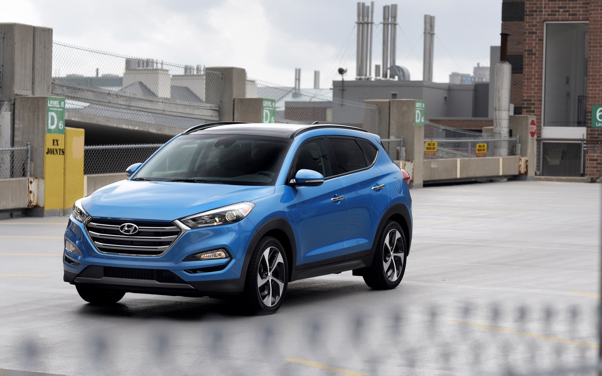 <p>2017 Hyundai Tucson, slightly bigger than the KONA.</p>