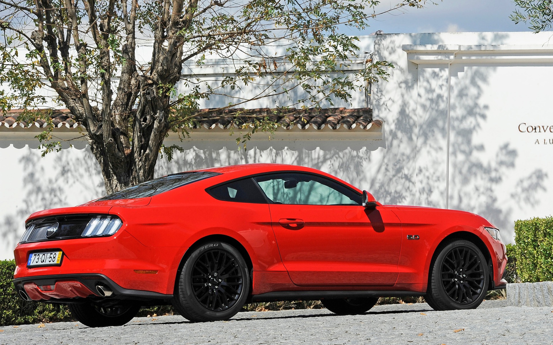 <p>2017 Ford Mustang in Portugal</p>
